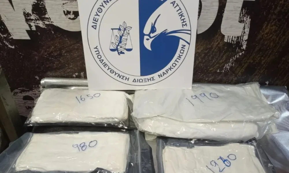 "Τσάκωσαν" διακινητή ναρκωτικών στα νότια προάστια με δόλωμα πακέτο κάνναβης 3 κιλών